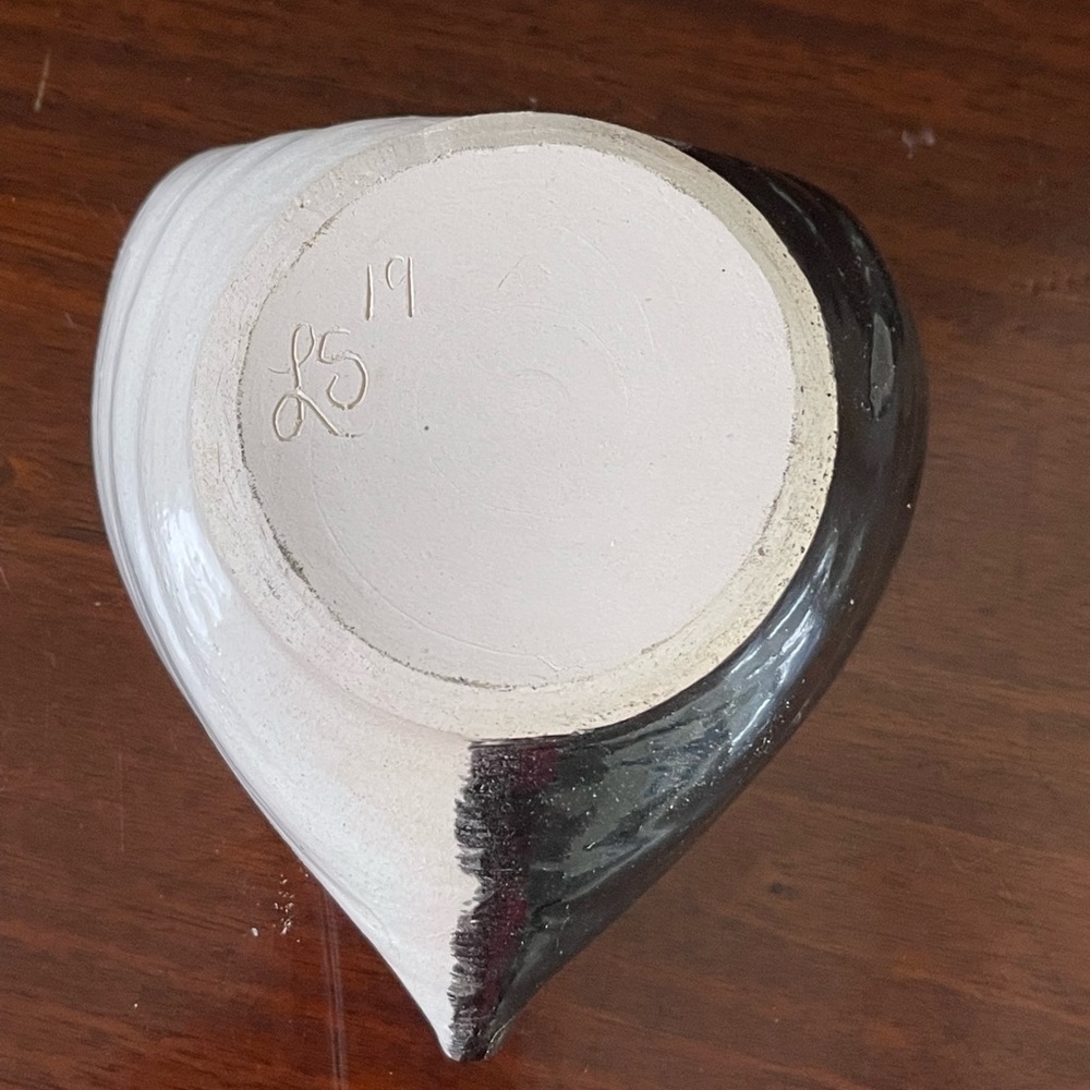 Studio Art Pottery Heart Shape Bowl Dish Trinket Dish Signed 1/2 White 1/2 Black - Picture 7 of 7